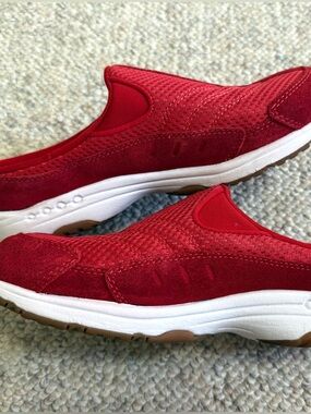 Easy Spirit women’s 8.5 red Traveltime slip-on shoes sneakers